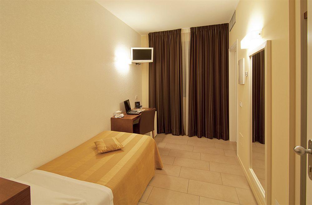 Hotel Cluentum Толентино Экстерьер фото