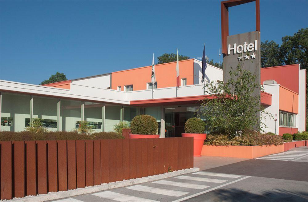 Hotel Cluentum Толентино Экстерьер фото
