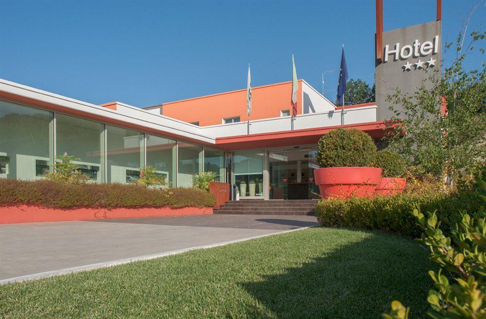 Hotel Cluentum Толентино Экстерьер фото