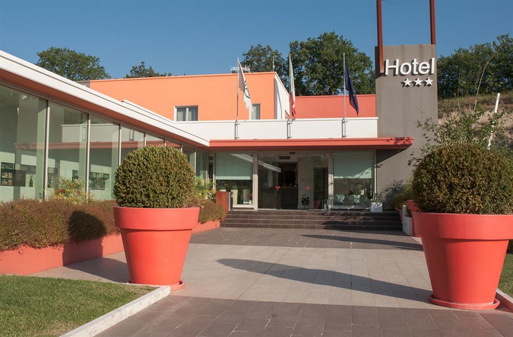 Hotel Cluentum Толентино Экстерьер фото