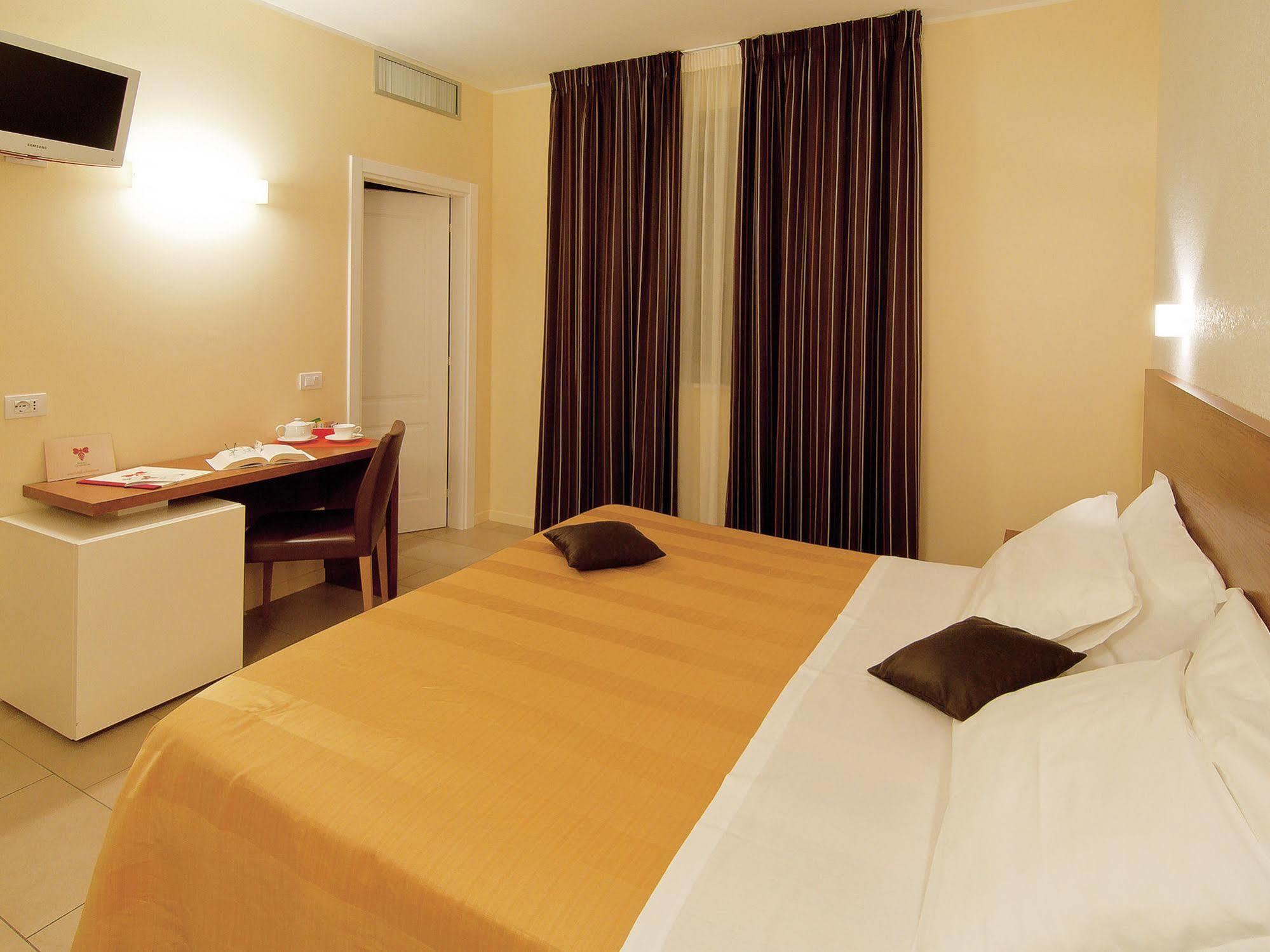 Hotel Cluentum Толентино Экстерьер фото