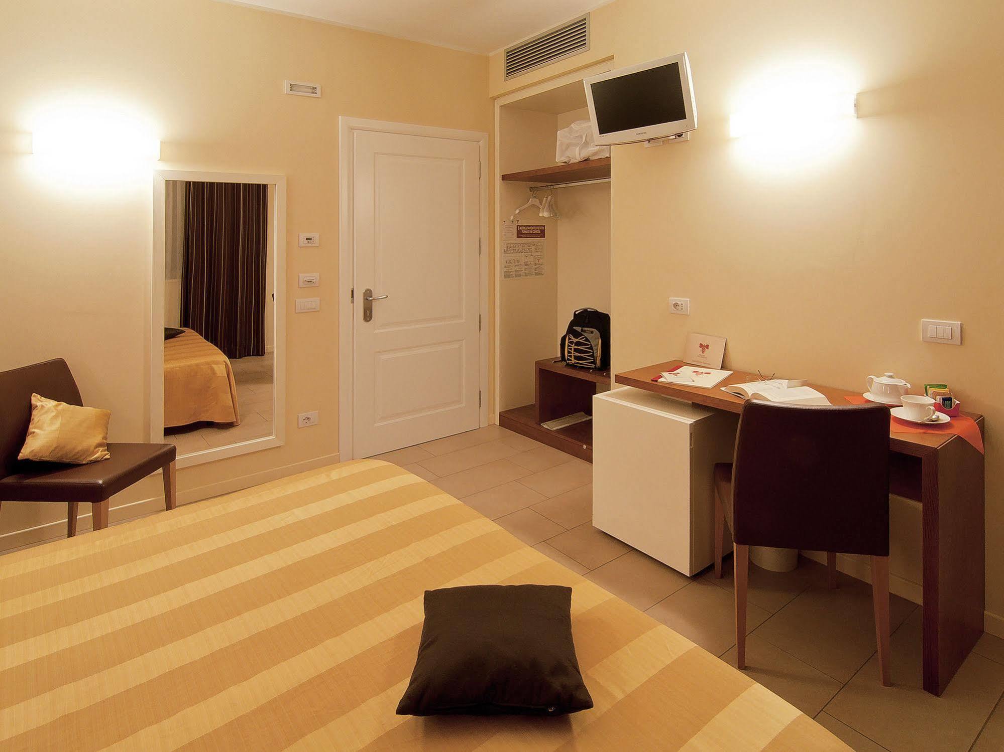 Hotel Cluentum Толентино Экстерьер фото