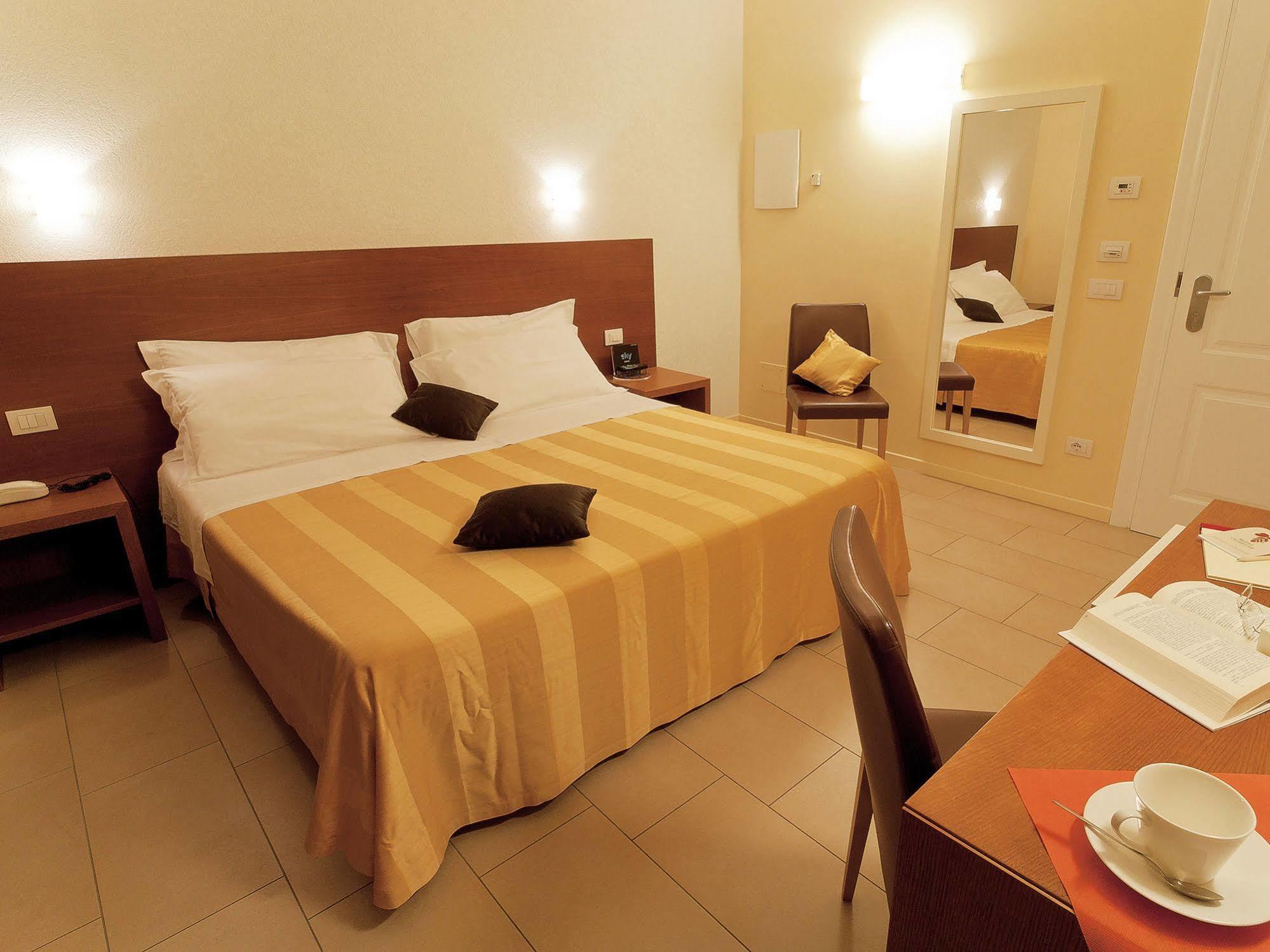 Hotel Cluentum Толентино Экстерьер фото