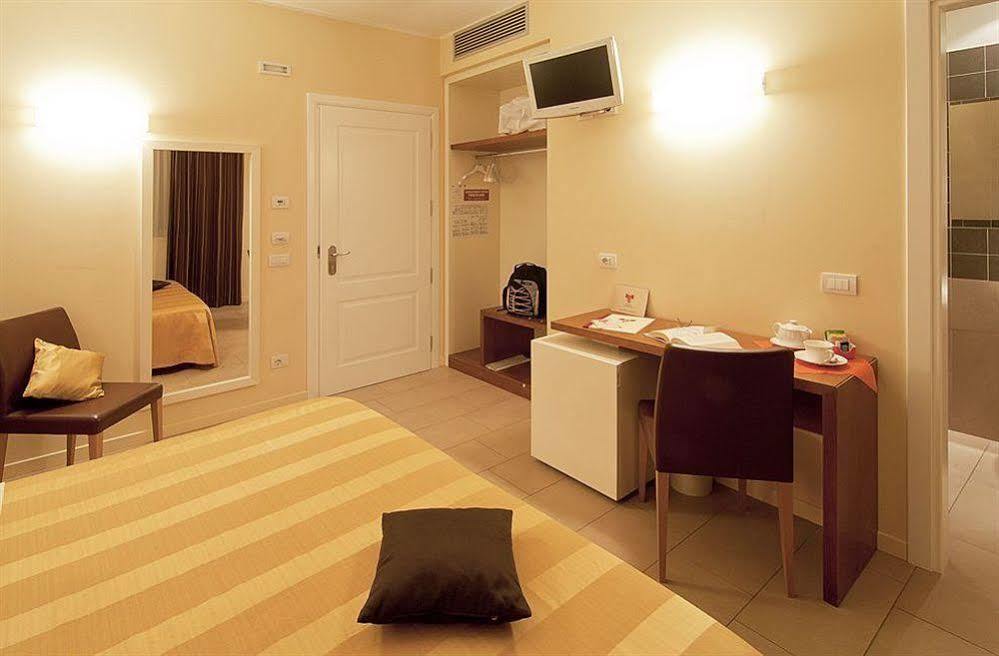 Hotel Cluentum Толентино Экстерьер фото