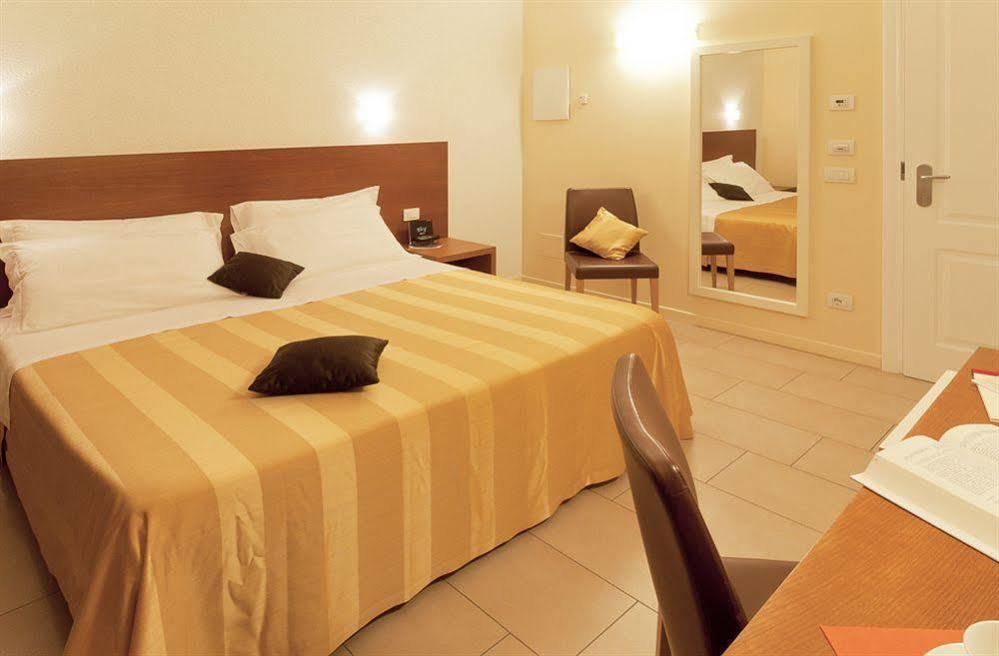 Hotel Cluentum Толентино Экстерьер фото
